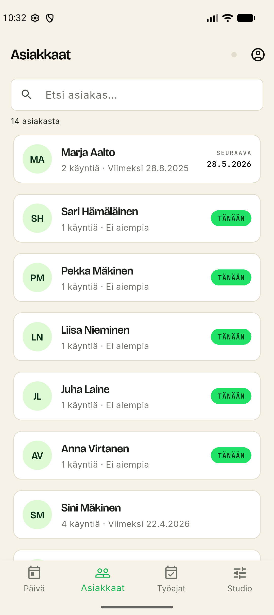 Asiakaslista — TÄNÄÄN-merkityt asiakkaat, seuraava varaus ja viimeisin käynti.